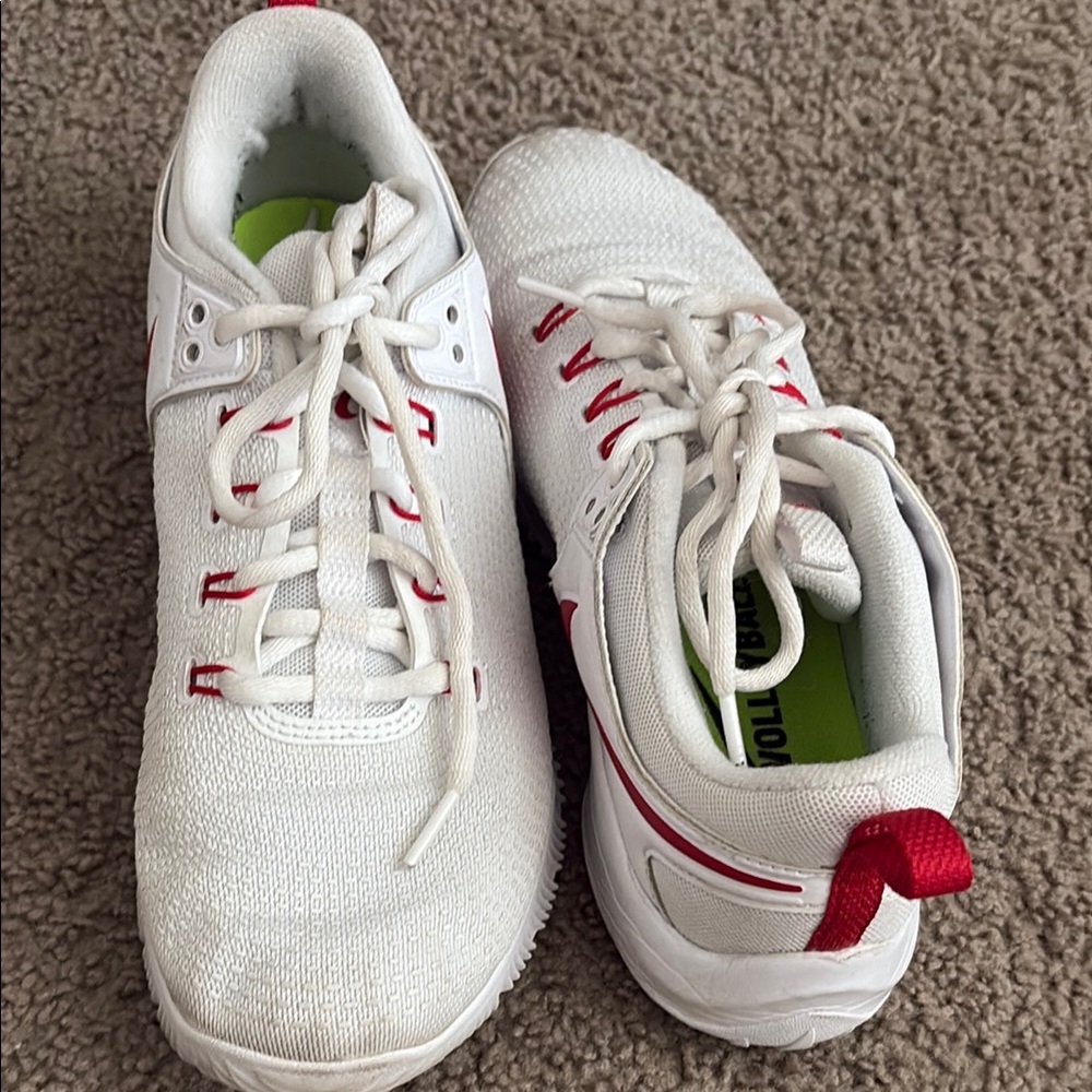 Nike White and Red Classic volleyball shoes - Picture 5 of 5